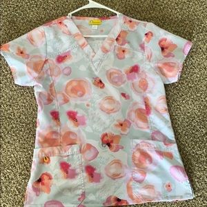 Wonder wink scrub top